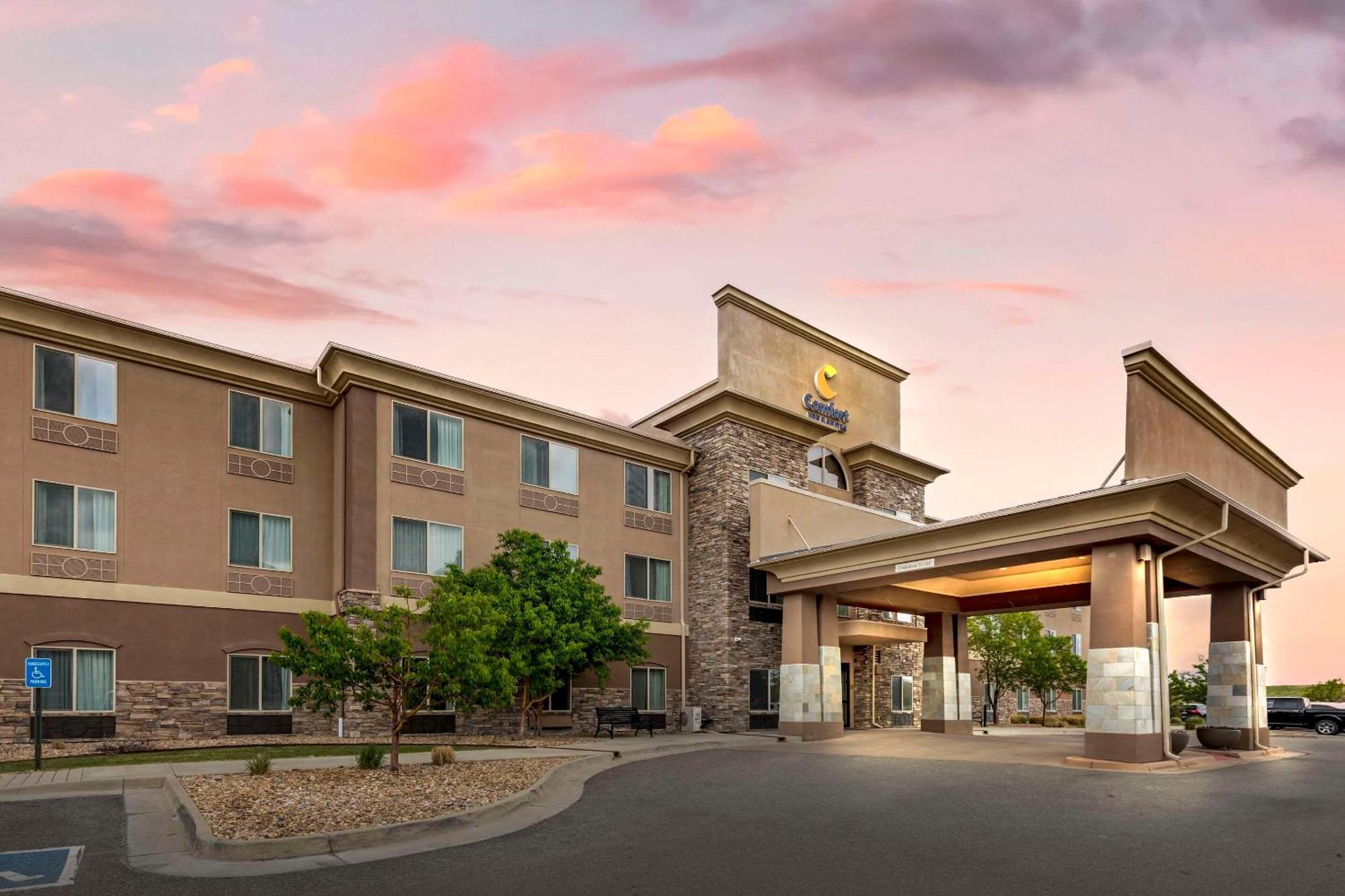 Comfort Inn & Suites Brighton Denver Ne Medical Center Extérieur photo
