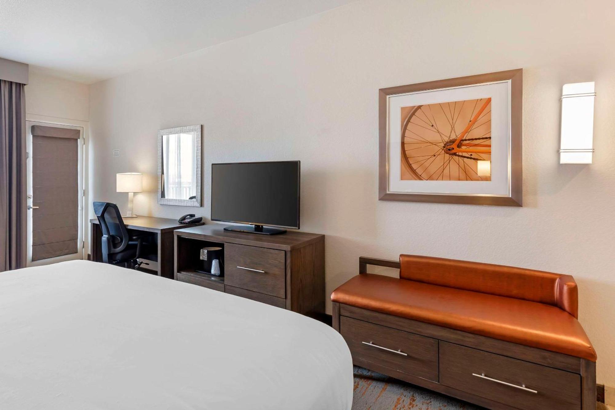 Comfort Inn & Suites Brighton Denver Ne Medical Center Extérieur photo