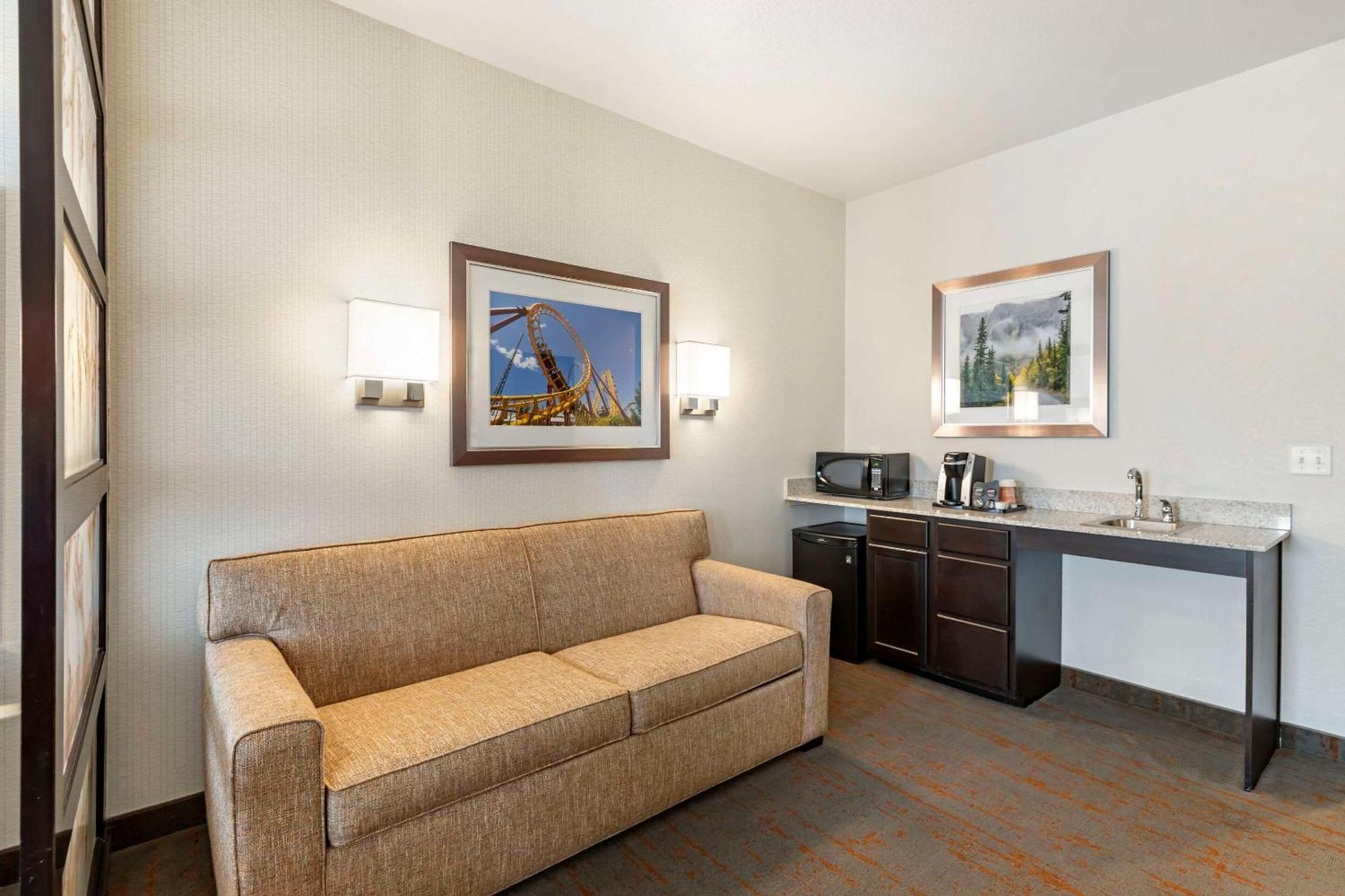 Comfort Inn & Suites Brighton Denver Ne Medical Center Extérieur photo